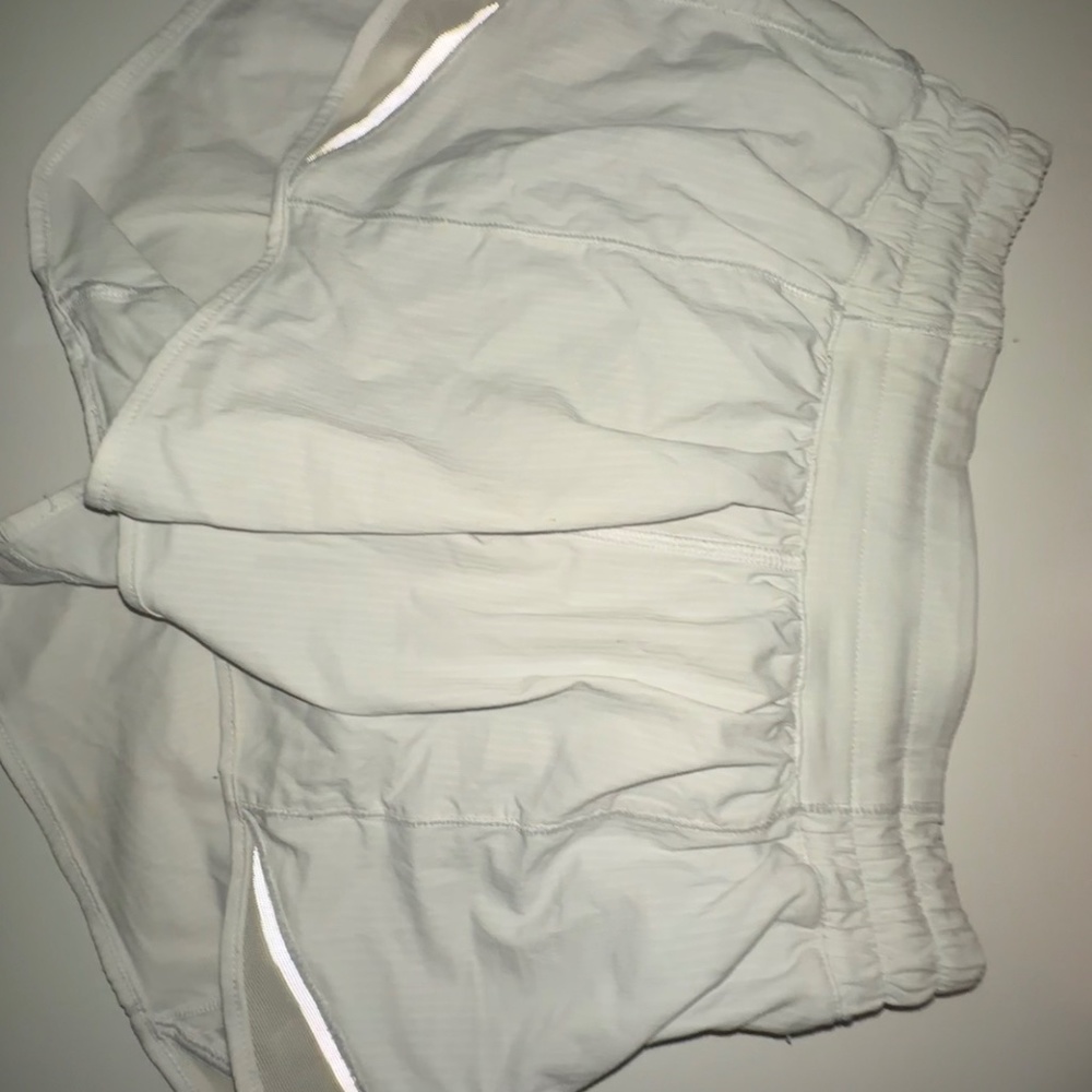 White Lululemon Hotty Hot shorts Size 2 tall